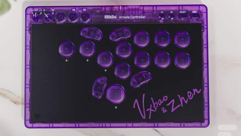 Nous avons testé le 8BitDo Arcade Controller Signature Edition : la meilleure version d’un excellent pad ?