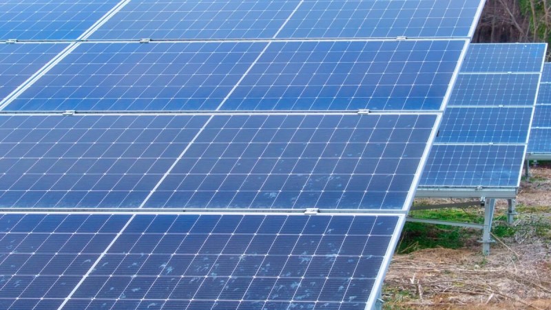 Moins chers mais plus fragiles : comment l’industrie a sacrifié la durée de vie de certains panneaux solaires