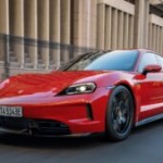 Compte-tours fictif, palettes et 8 vitesses virtuelles : la nouvelle Porsche électrique met le paquet pour se relancer
