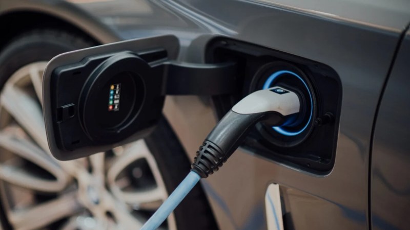 Les hybrides rechargeables polluent 5 fois plus qu&rsquo;annoncé&nbsp;: l&rsquo;étude qui accable les constructeurs
