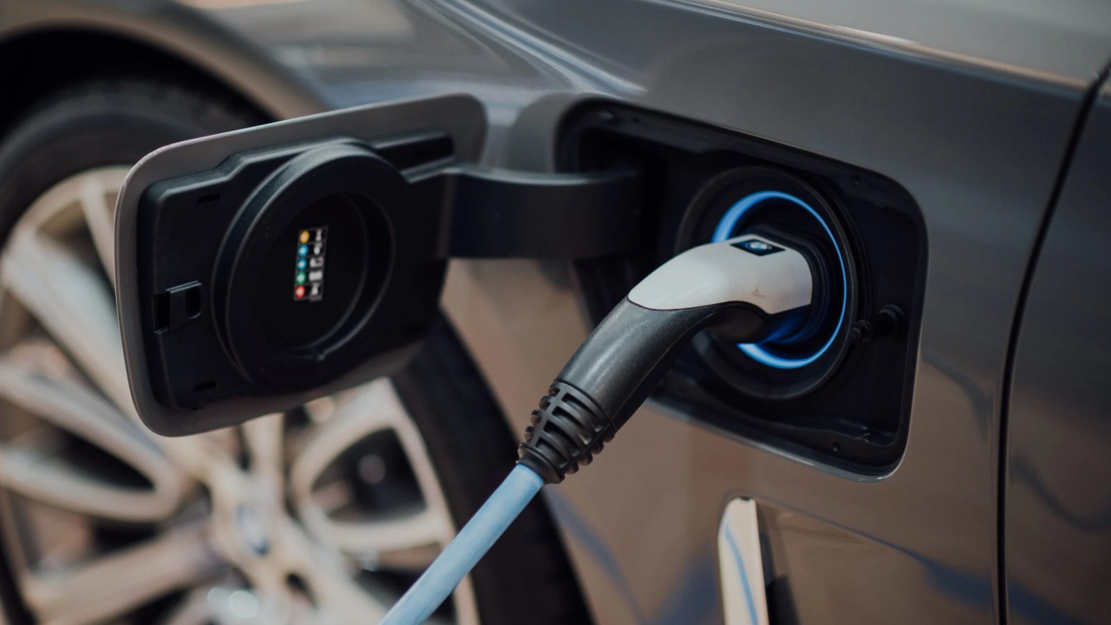 Plug-in hybrids pollute 5 times more than announced: the study which overwhelms manufacturers