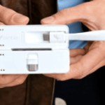 Maligne, cette batterie externe se scinde littéralement en deux pour être partagée avec un copain