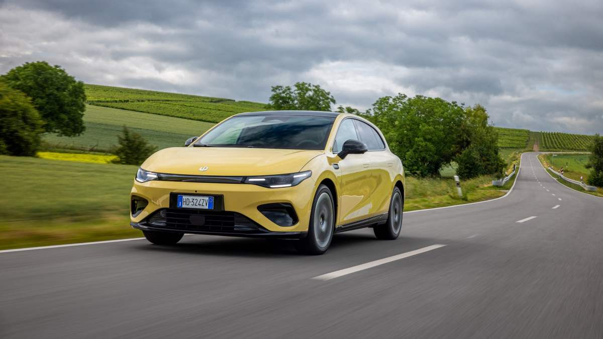 Image J’ai essayé la Leapmotor B05 : vendue 15 000 € moins chère qu’une Peugeot E-308, que vaut cette voiture électrique chinoise ?