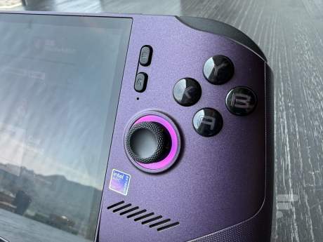MSI Claw 8 EX AI+ avec Intel Arc G3 Extreme // Source : Frandroid