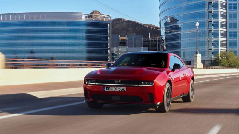 Dodge Charger électrique&nbsp;: les prix français tombent, mais un détail cloche à la recharge