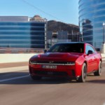 Dodge Charger électrique : les prix français tombent, mais un détail cloche à la recharge