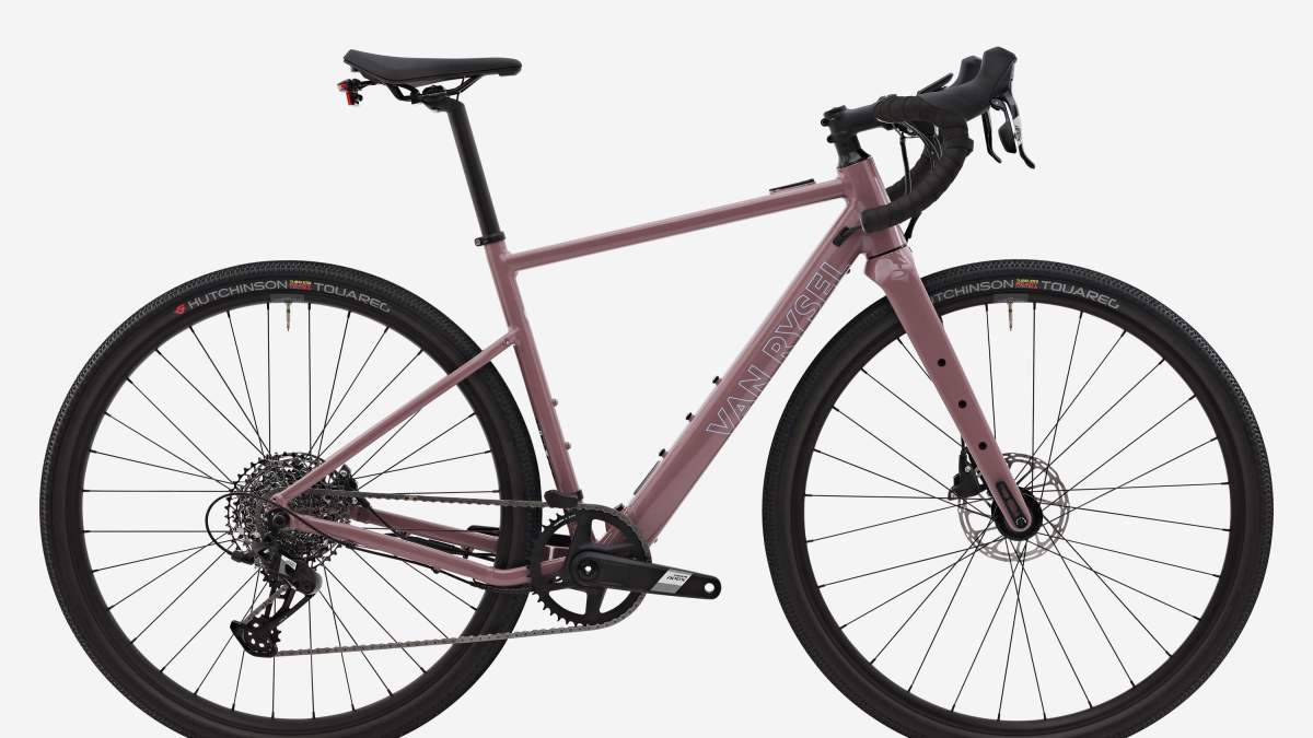 Image Decathlon booste son gravel électrique phare avec un nouveau moteur, sans changer le prix