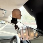 Des fausses têtes pour tromper la surveillance des Tesla : l&rsquo;astuce idiote qui cartonne en Chine