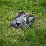 Test du Husqvarna Automower 308V : un robot tondeuse européen à vision IA