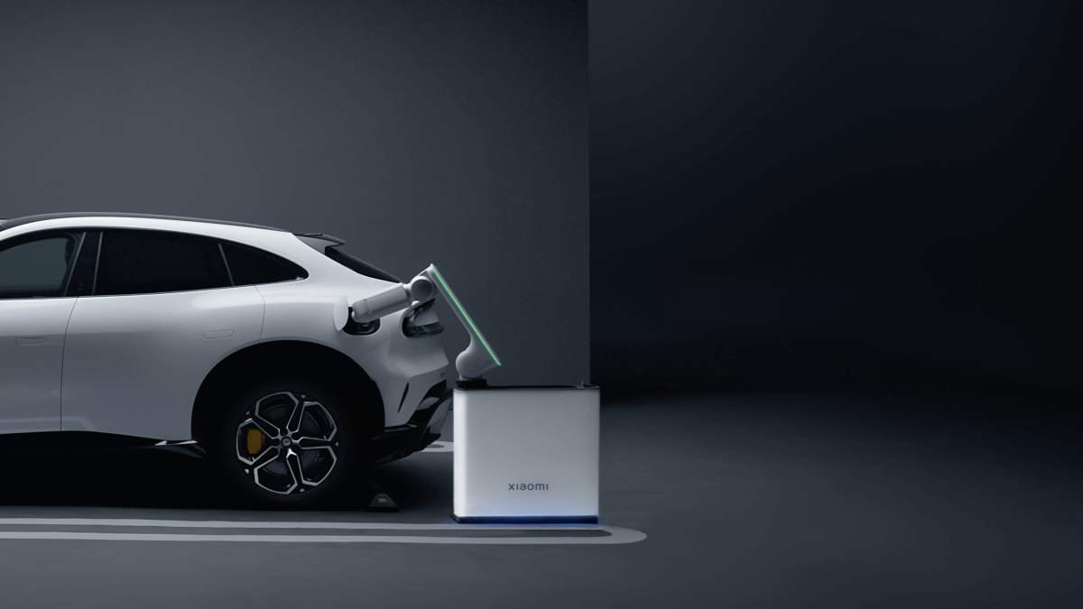 Image Plus besoin de brancher sa voiture électrique : ce bras robotisé Xiaomi le fait à votre place