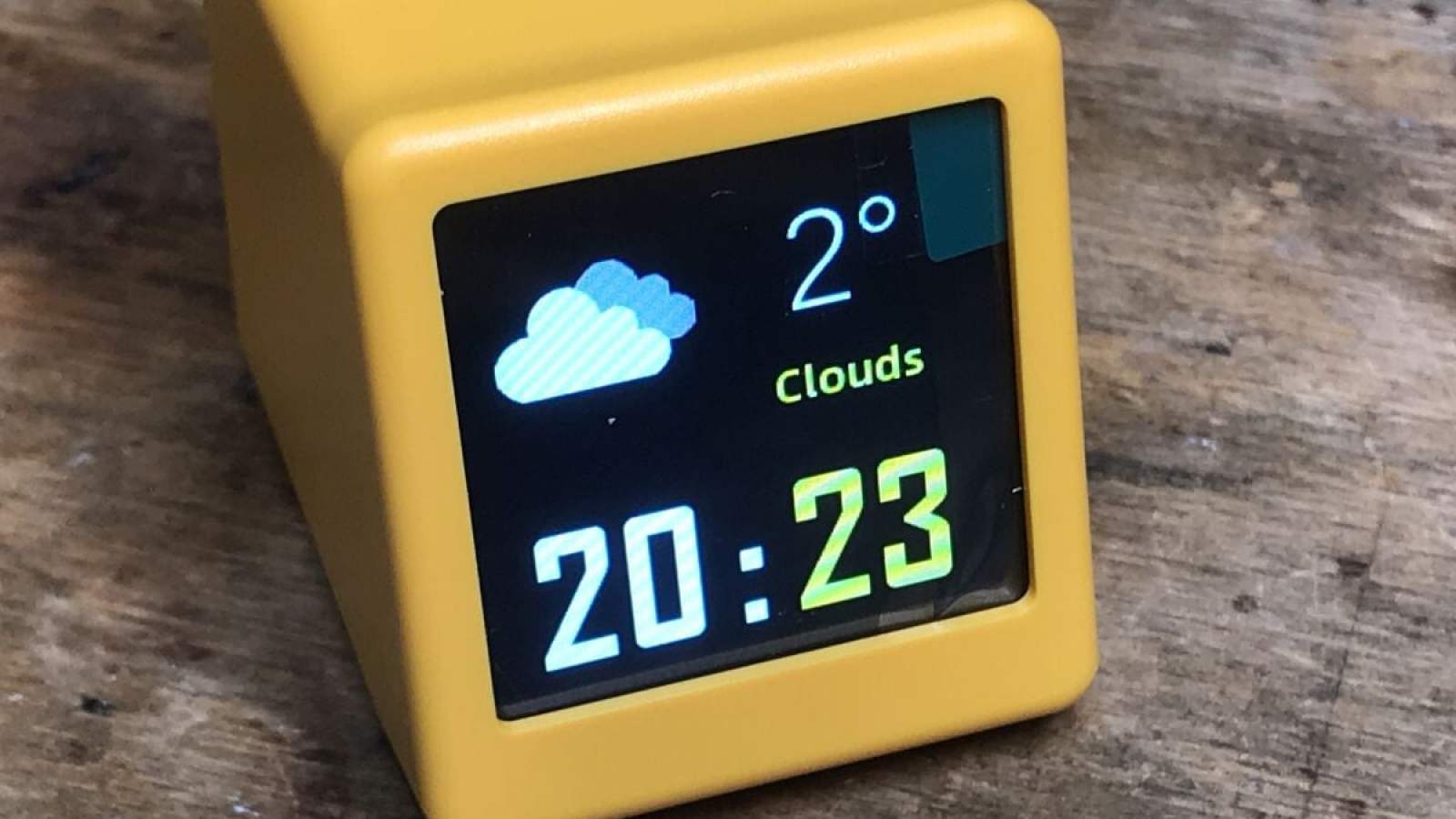 This mini retro weather clock costs less than €6 and can be tinkered with endlessly