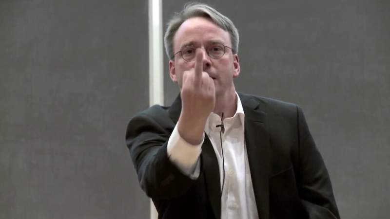 Créateur de Linux, il adopte l&rsquo;IA mais refuse qu&rsquo;elle signe son code
