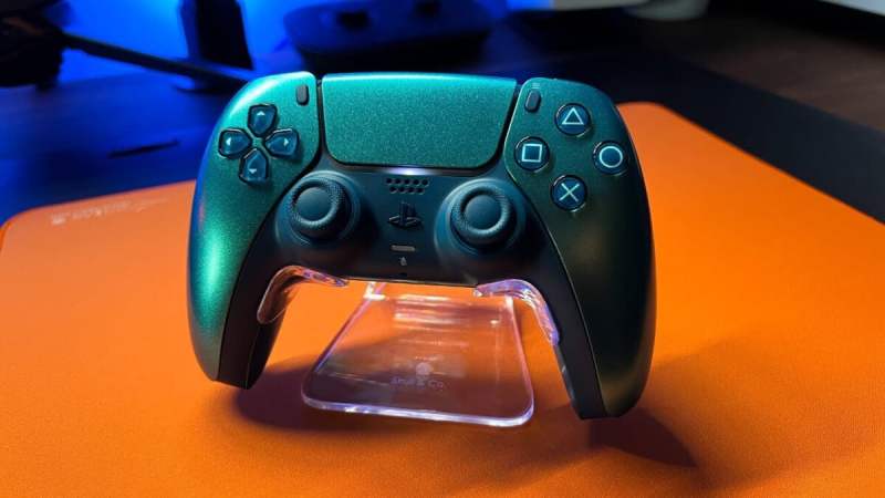 On a trouvé la superbe DualSense Chroma Teal à moins de 60&nbsp;€ chez Cdiscount