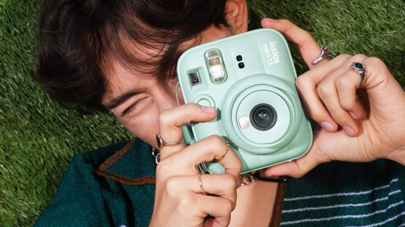 Fujifilm lance l’Instax mini 13 : pourquoi cet appareil instantané va corriger son plus gros défaut