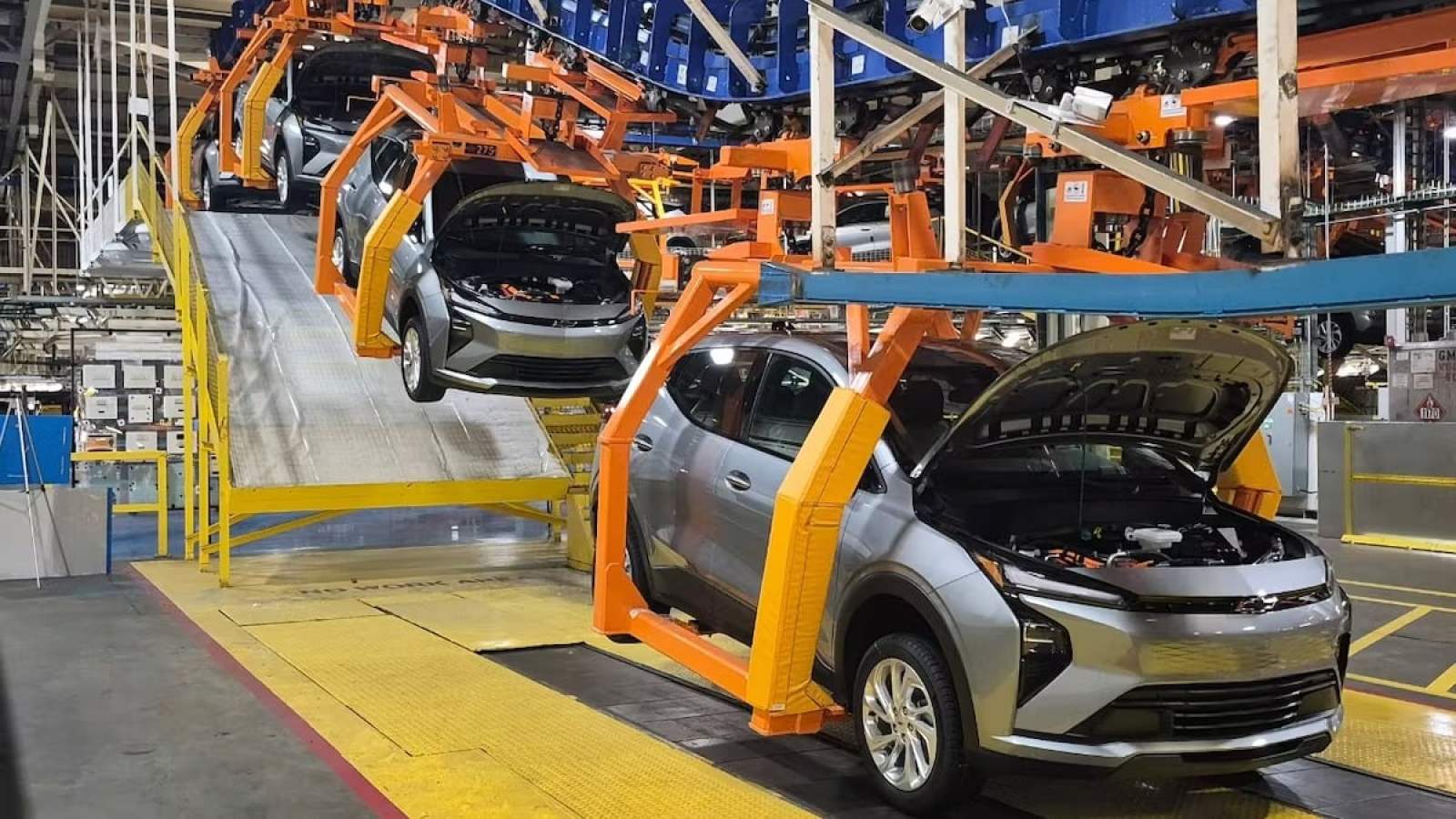 Why General Motors is building its new Bolt EV in batches of 30 at once