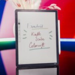 Test Kindle Scribe Colorsoft : la liseuse XXL d&rsquo;Amazon voit la vie en couleurs, mais manque d&rsquo;éclat