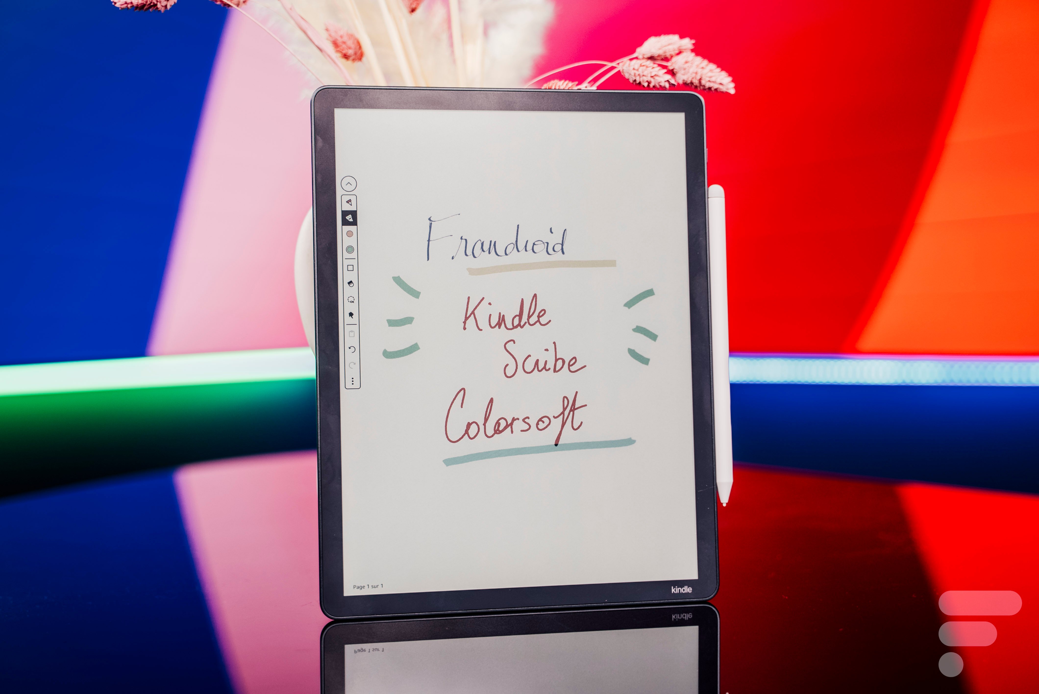 Test Kindle Scribe Colorsoft : la liseuse XXL d&rsquo;Amazon voit la vie en couleurs, mais manque d&rsquo;éclat