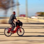« Un véritable chaos » : Barcelone va bannir les vélos électriques en libre-service