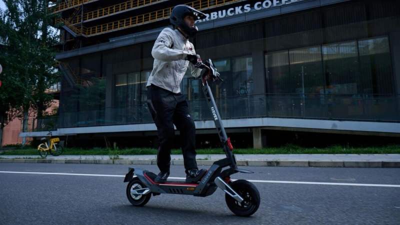 Amazon baisse le prix de cette trottinette endurante sur 90 km avec 2 moteurs surpuissants