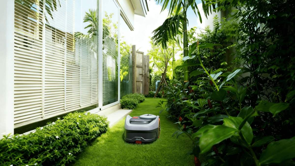 Image Ce robot tondeuse Navimow pour les jardins de 800m² profite d’une traction intégrale pour négocier les pentes les plus ardues