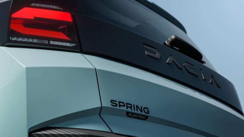 Moins de 18 000 € et base de Twingo : Dacia dévoile la première image de sa nouvelle Spring électrique