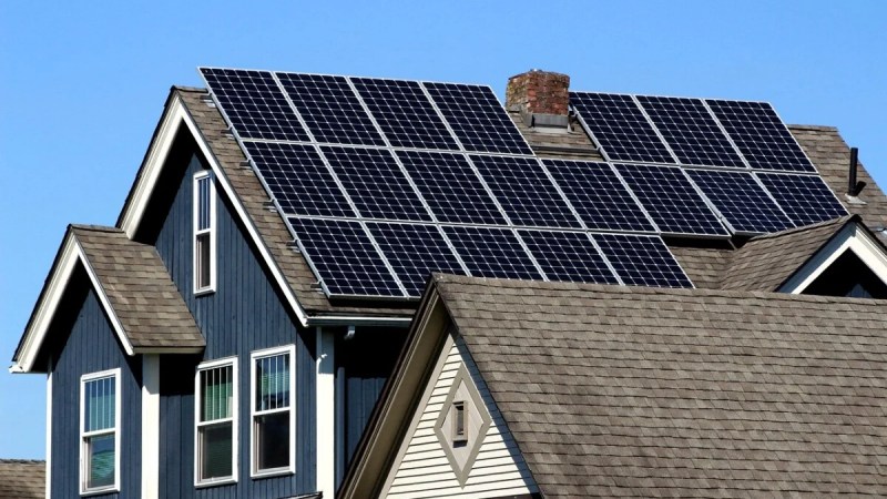 « L’heure est grave » : le solaire français sacrifié juste au pire moment ?