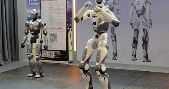 Le robot T800 d'EngineAI à la Beyond Expo 2026 // Source : Frandroid
