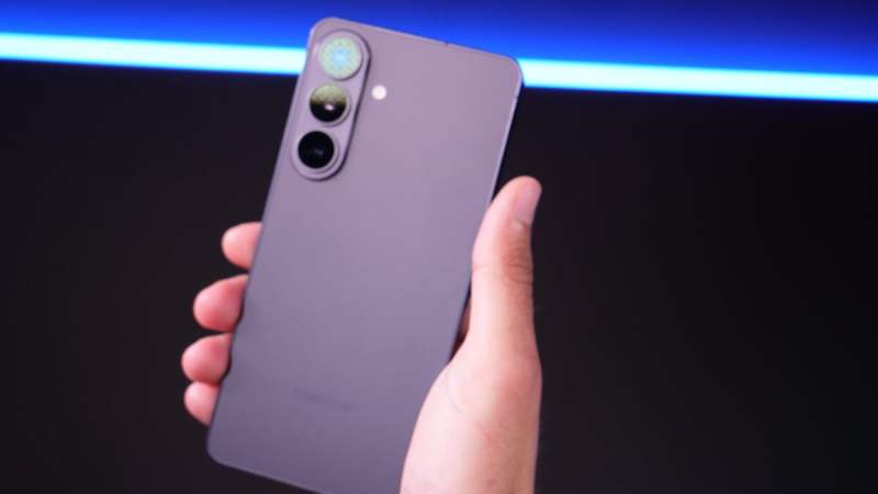 Test du Samsung Galaxy S26 Plus : le smartphone qui ne devait pas exister ?