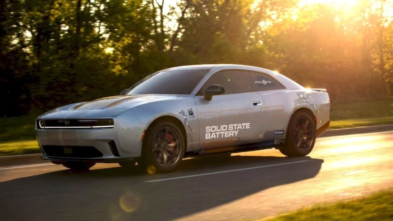 La batterie solide arrive enfin chez Stellantis grâce à la Dodge Charger électrique vendue en Europe