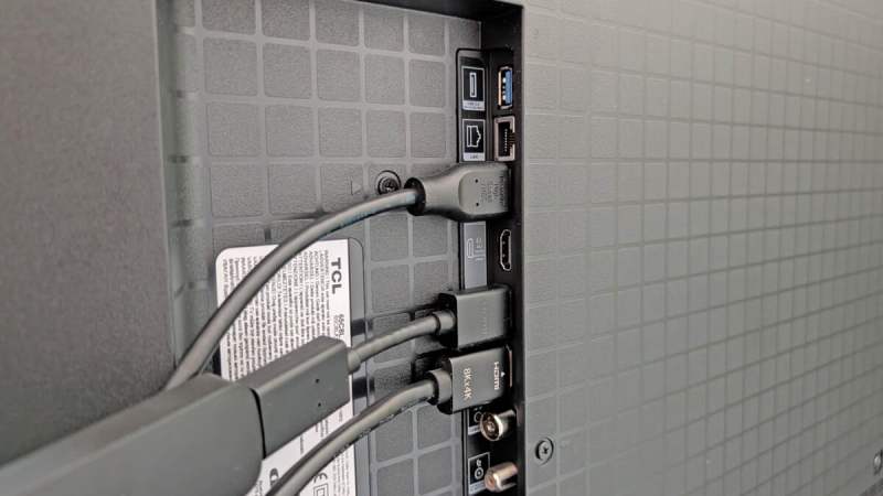 Votre TV cache sa meilleure prise HDMI et la bride volontairement : comment l’activer