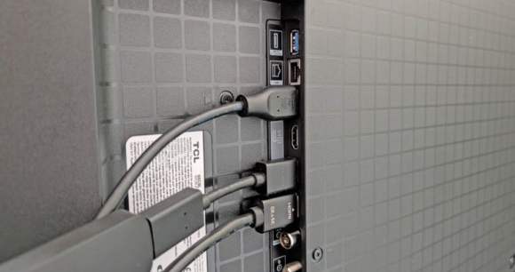 TV entrées HDMI // Source : Sylvain Pichot - Frandroid TV entrées HDMI // Source : Sylvain Pichot - Frandroid