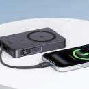 Cette batterie externe magnétique Ugreen (Qi2 25W) qui peut recharger trois appareils s&rsquo;allège de 30 €