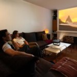 Xgimi lance ses Elfin Flip Laser et 4K en France : triple laser RGB et 1600 lumens dans un format de poche