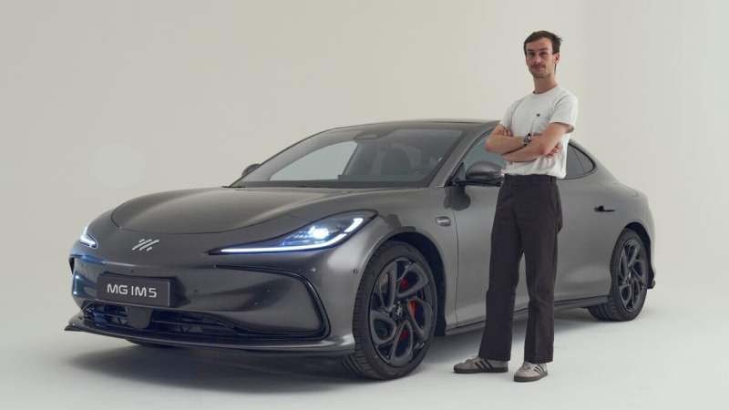 On est monté à bord de la MG IM5 : 750 ch et 710 km d’autonomie pour cette berline électrique chinoise, mais que vaut-elle réellement ?