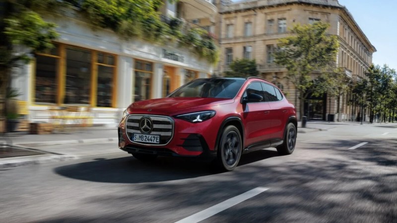 Mercedes GLA électrique : 657 km d’autonomie et recharge express pour le nouveau SUV aussi disponible en hybride