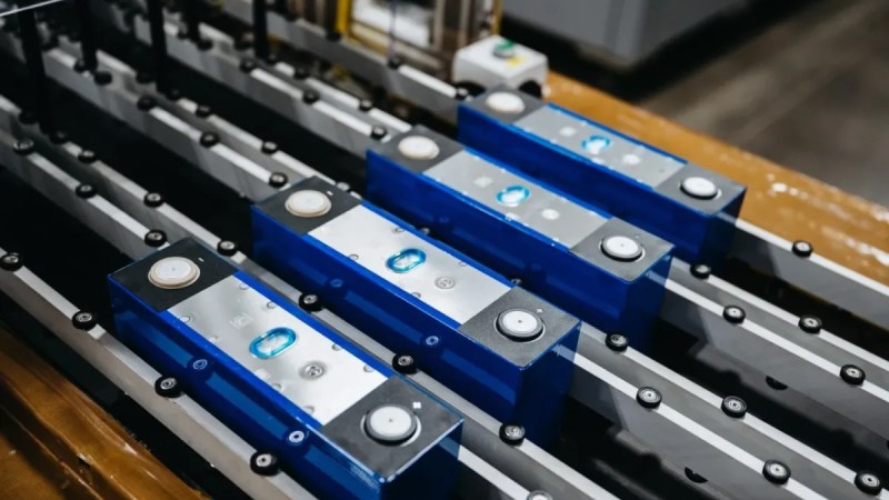 Ford assemble ses premières batteries LFP au Michigan pour un pick-up électrique à moins de 30 000 $