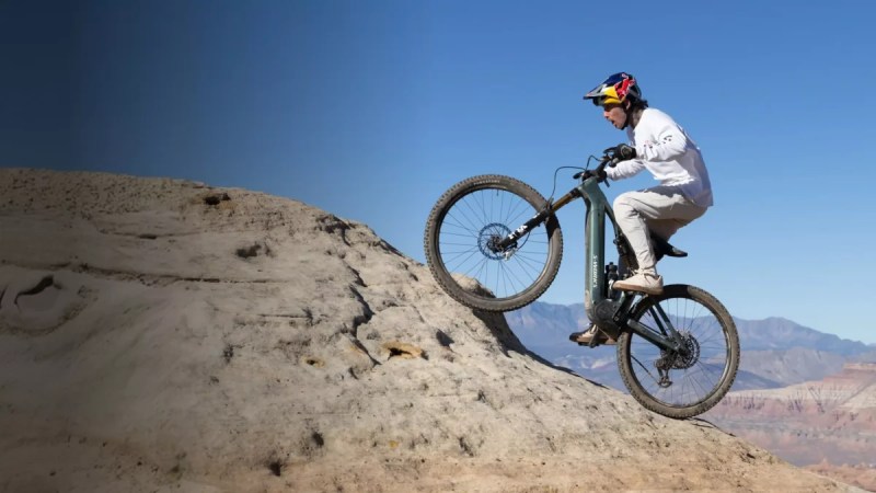 Specialized lance le Turbo Levo R Ultralight, un VTT électrique ultra puissant sous les 19 kg