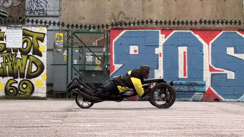 La start-up Sweren lance un tricycle électrique insolite qui se pilote à plat ventre