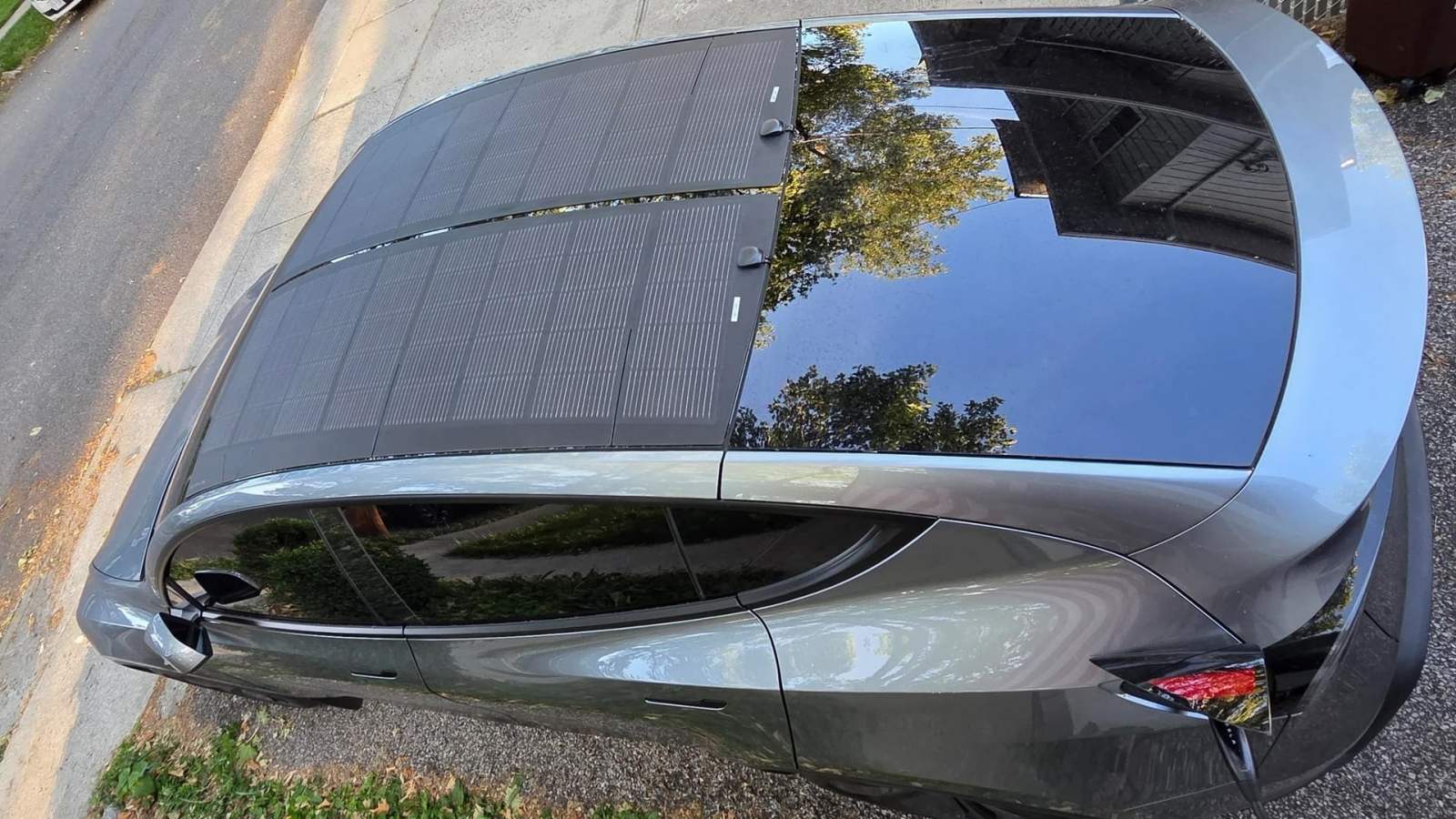 Un pare-soleil qui produit de l’électricité : le surprenant accessoire d’EcoFlow pour Tesla