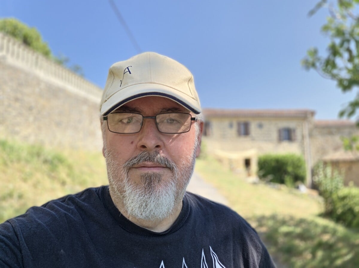 Flip 8 – Selfie portrait Flip 8 – Selfie portrait