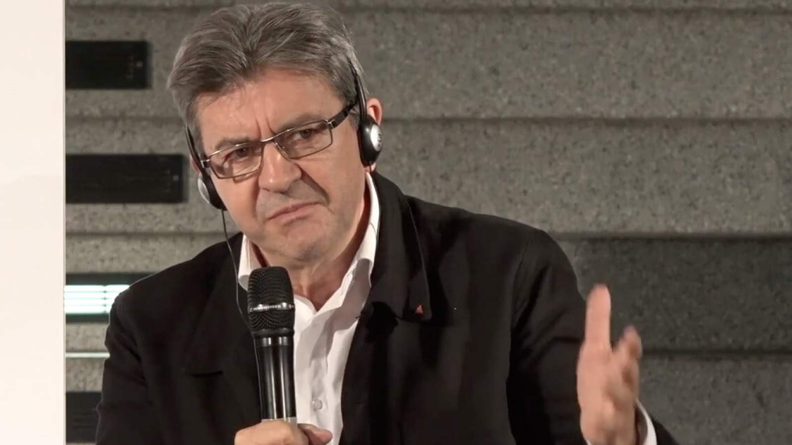 « Demain, vous paierez sans jamais rien posséder » : Mélenchon veut une loi pour sauver les jeux vidéo physiques