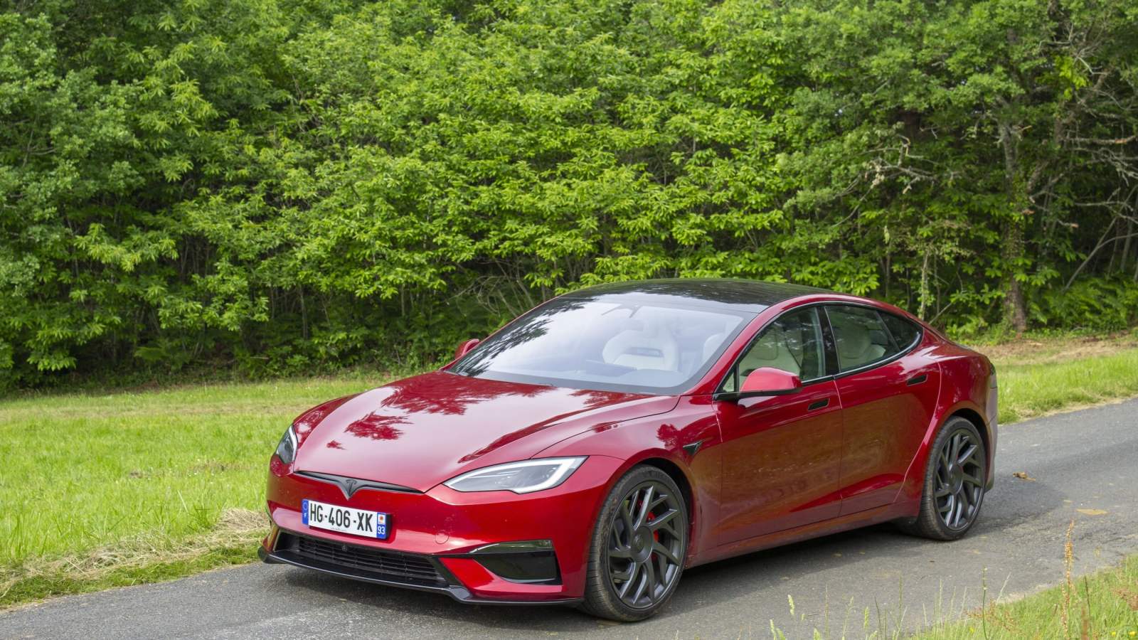 Treize ans après mon 1er essai, j’ai conduit la dernière Tesla Model S : c’est elle, la voiture la plus importante du 21ᵉ siècle