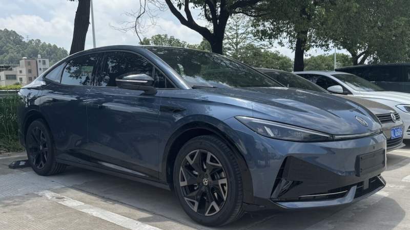On a conduit la Volkswagen ID. Unyx 07 en Chine : une vraie VW, mais Xpeng n’a pas tout partagé