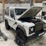 Transformer un Land Rover Defender en voiture électrique : l’entreprise française REV Mobilities cherche des financements auprès des particuliers