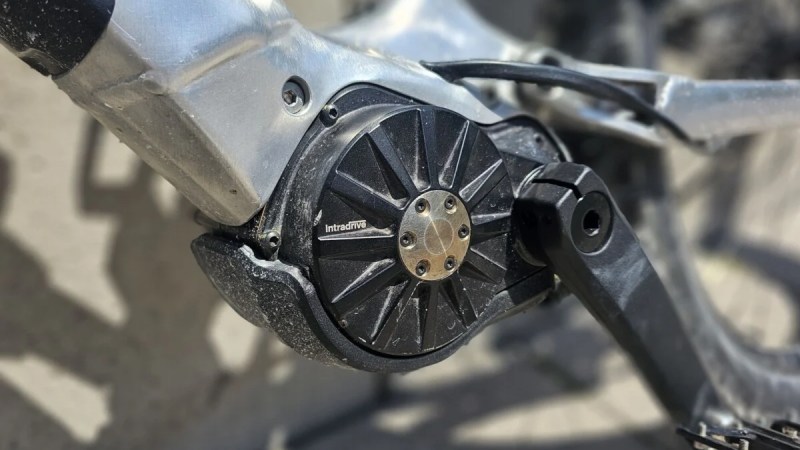 On a essayé le moteur à boîte semi-automatique Intradrive GD8 : un moteur parfait pour les VTT électriques ?