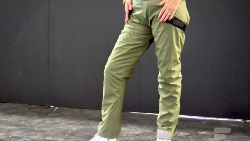 «&nbsp;C&rsquo;est hyper efficace contre la pluie, le froid et le vent&nbsp;»&nbsp;: on a découvert le sur-pantalon vélo de JUP-ON, qui s&rsquo;enfile en quelques secondes seulement