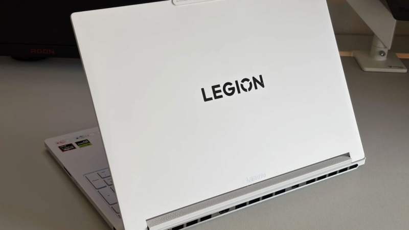 Plus de 3370 dollars pour une RTX 5070 12 Go : ce PC portable Lenovo fait payer très cher sa particularité