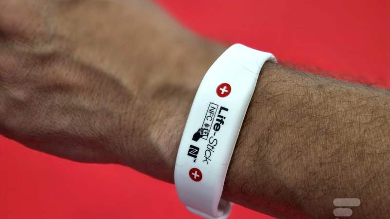 « Entre un accident et un hôpital, il n’y a rien » : on a découvert LifeStick, la puce NFC qui veut vous sauver la vie après un accident à vélo