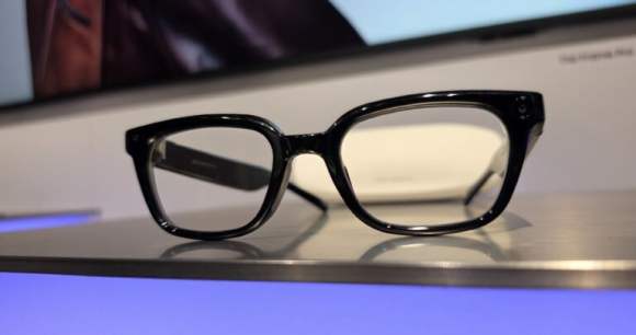 Lunettes connectées Samsung (Gentle Monster) // Source : Omar Belkaab - Frandroid Lunettes connectées Samsung (Gentle Monster) // Source : Omar Belkaab - Frandroid