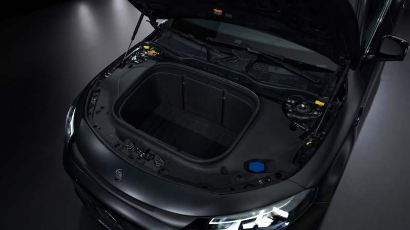 Mercedes prive la CLA électrique de 880 km d’autonomie : pourquoi la batterie XXL est réservée à la version AMG